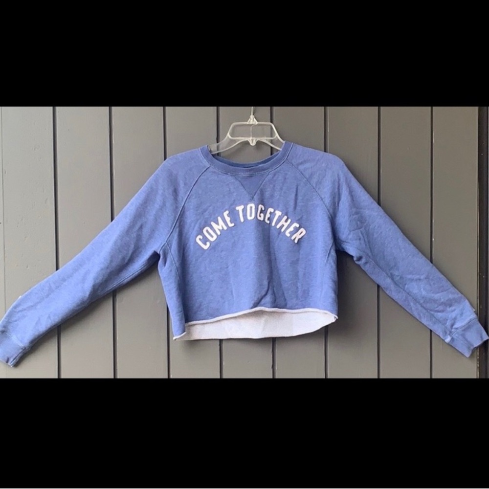 Abrocrombie and Fitch comfortable cropped hoodie